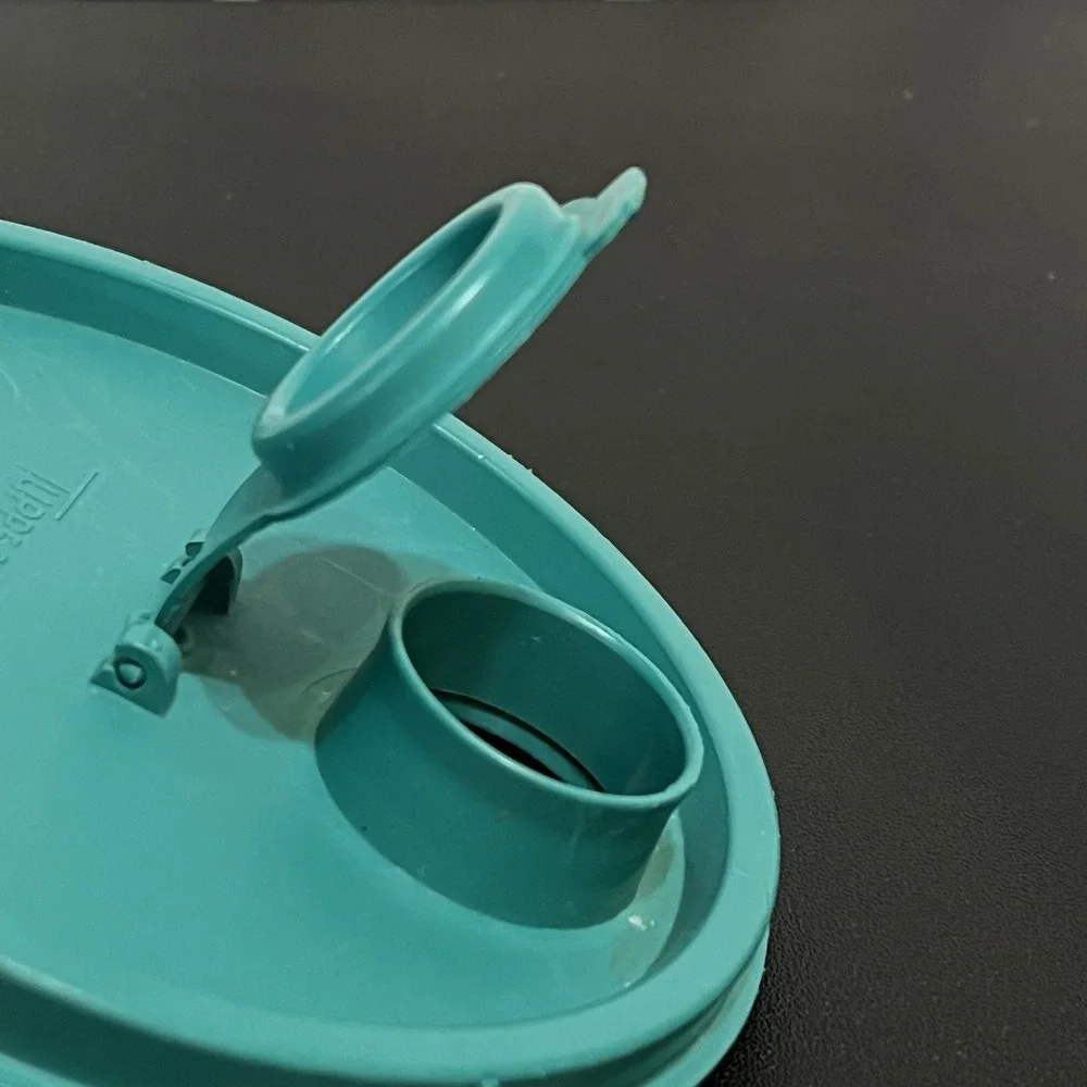 VTG Tupperware Round #563-8 Beverage Pitcher Flip-top Lid A-Tab Teal Green